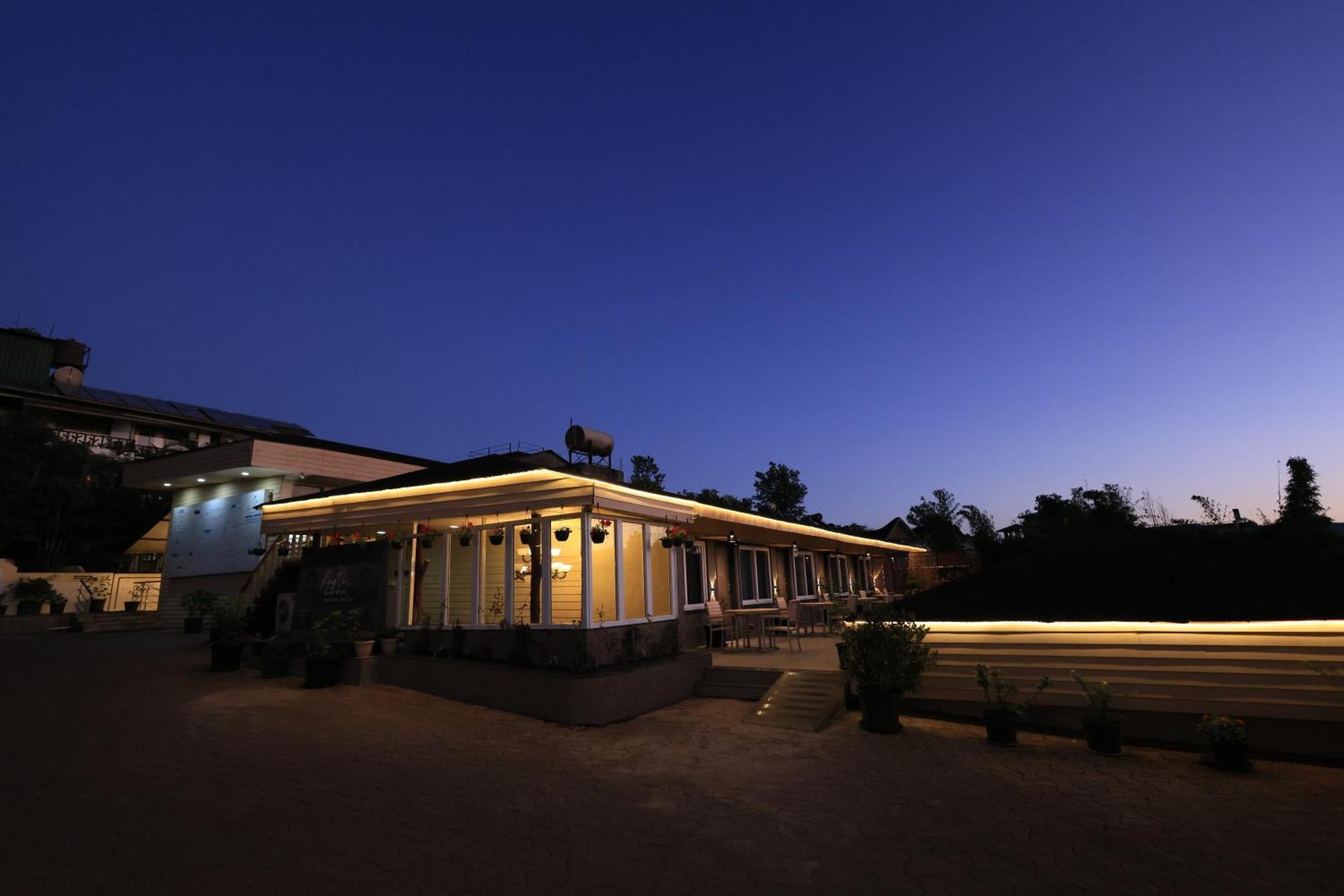 Hotel King Garden Mahābaleshwar Exteriör bild