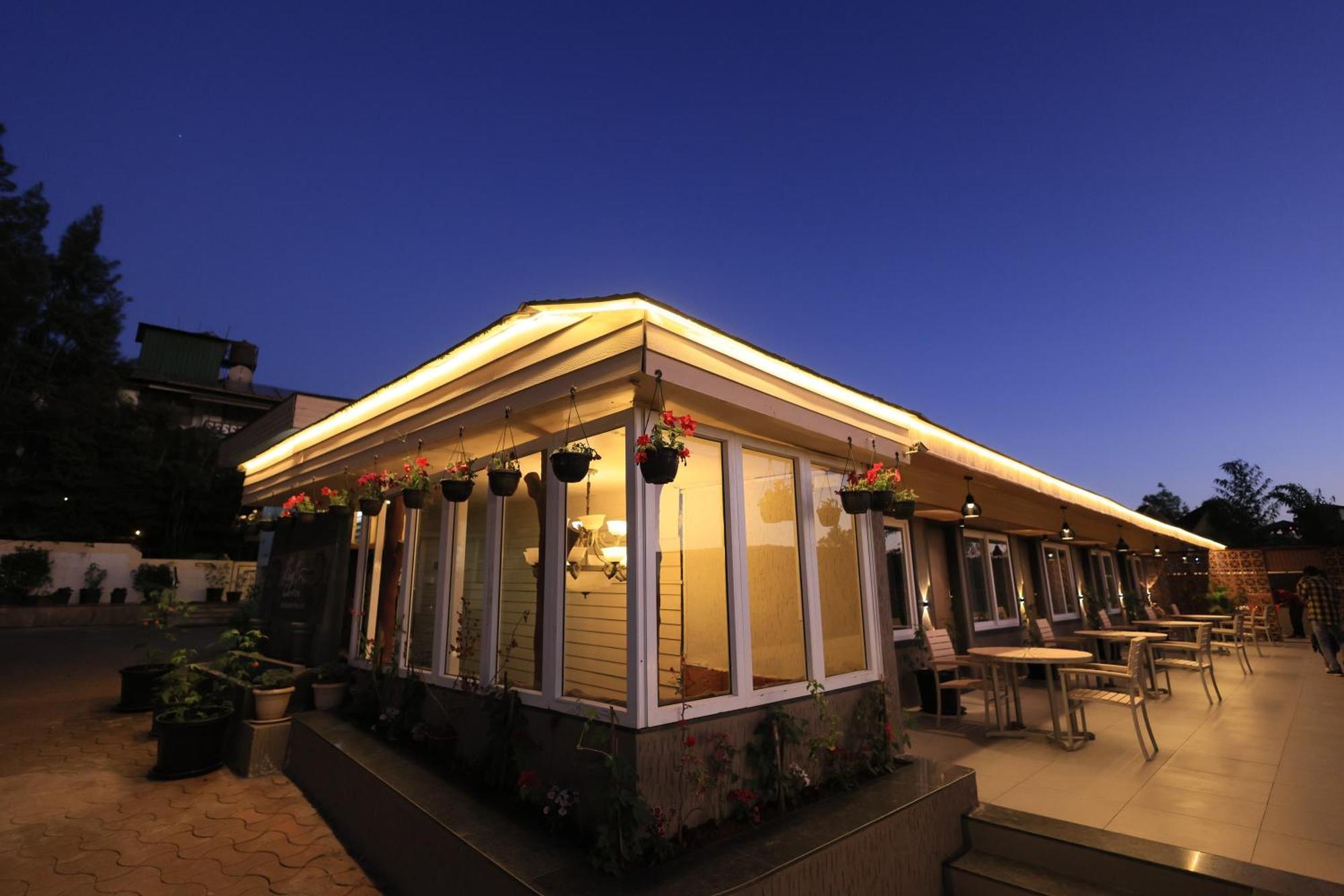 Hotel King Garden Mahābaleshwar Exteriör bild